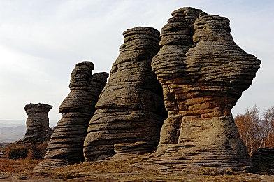 恐怖游戏《玩偶之家：破碎镜后》预告 令人脊背发凉